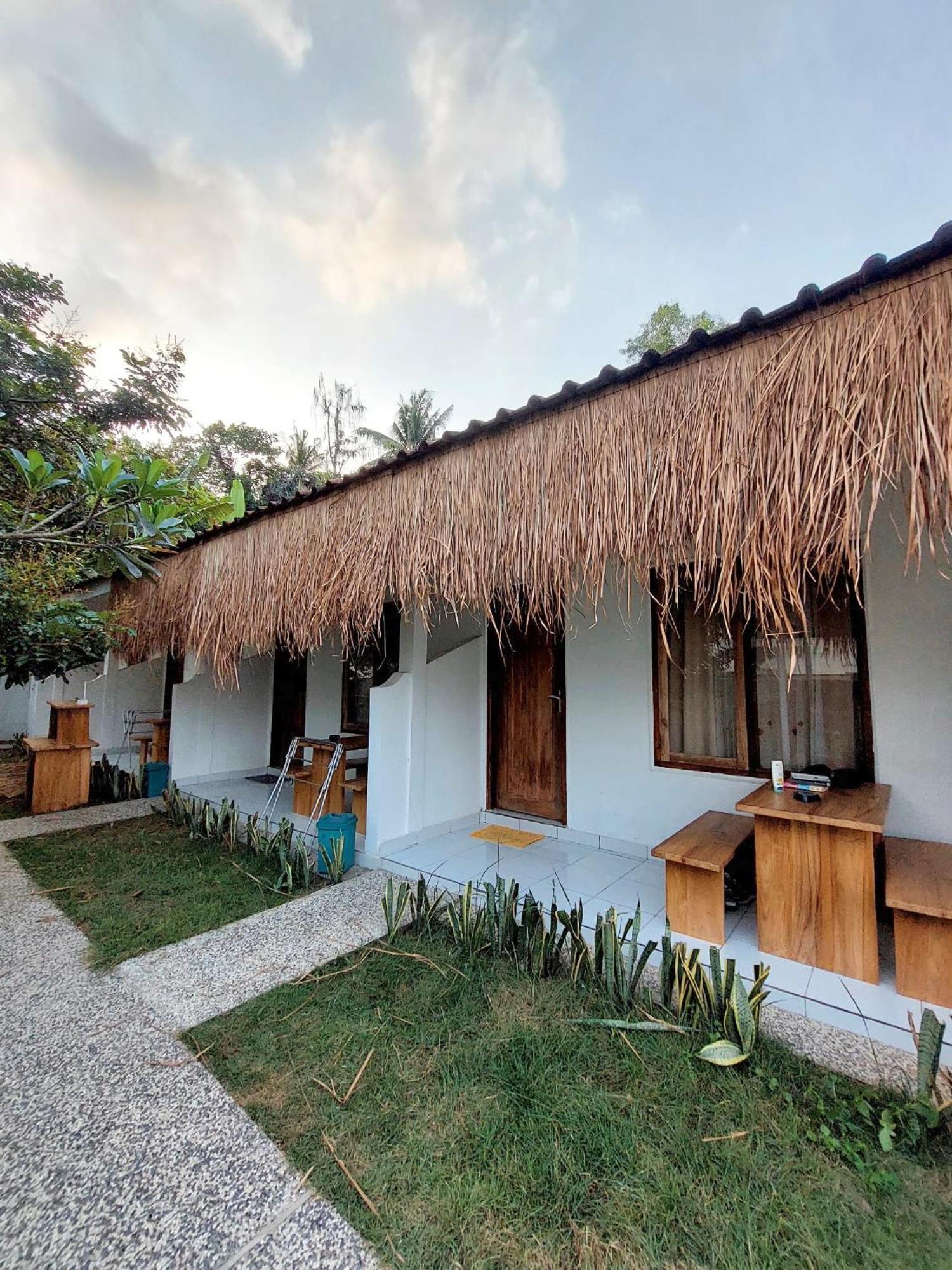 Tiga Spies Hostel Kuta  Exterior photo