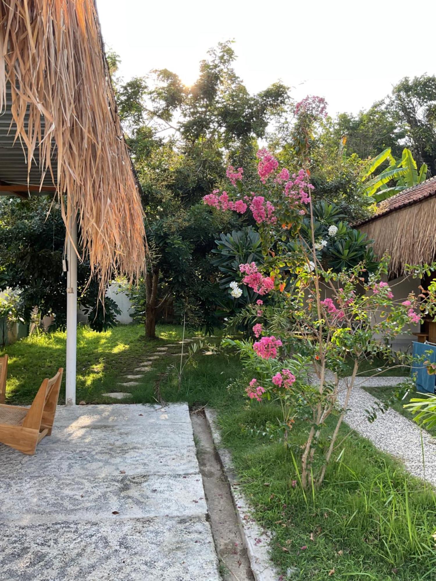 Tiga Spies Hostel Kuta  Exterior photo